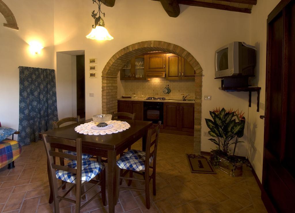 Casa Il Ponte Apartman Chianni Szoba fotó